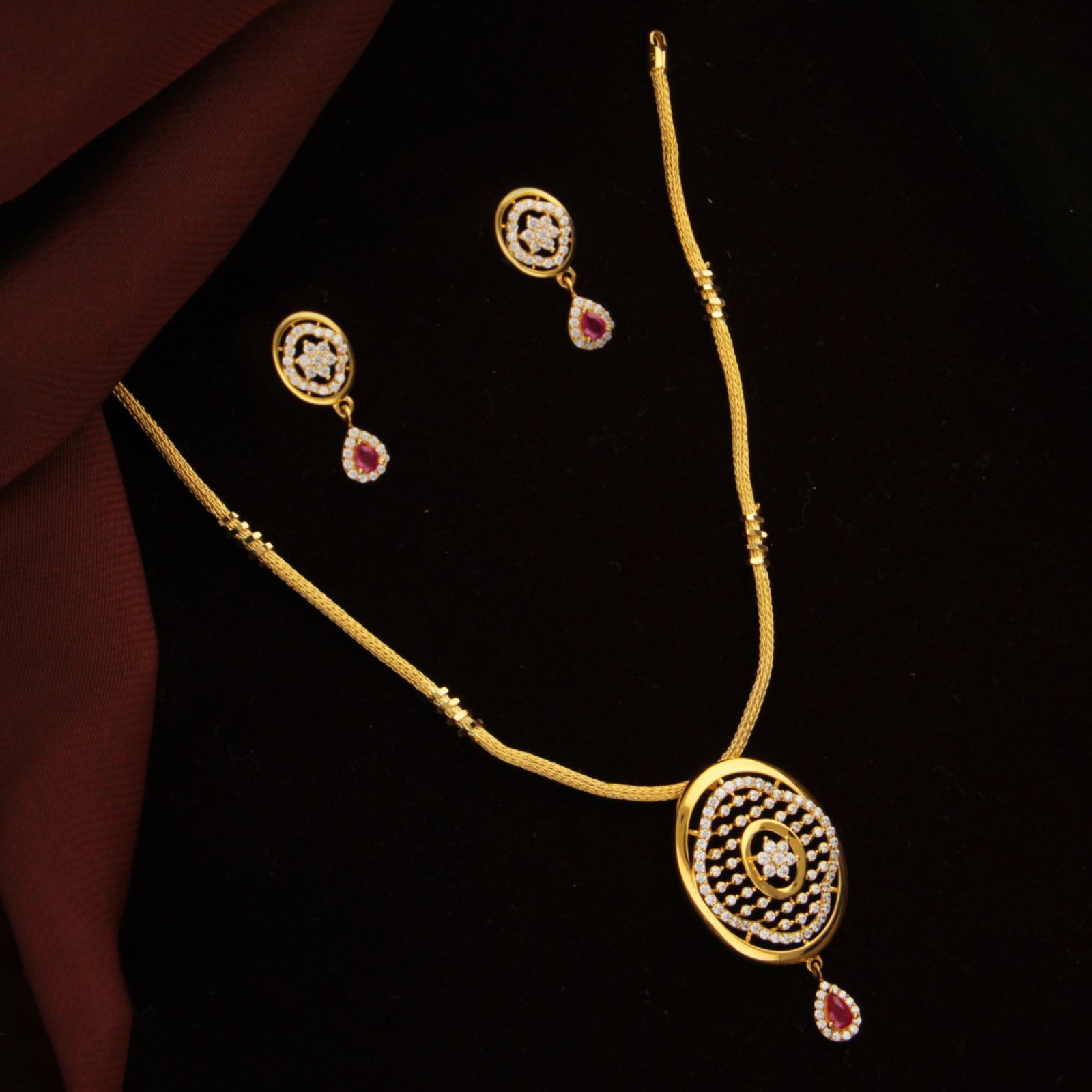 FANCY NECKLACE WITH STUD